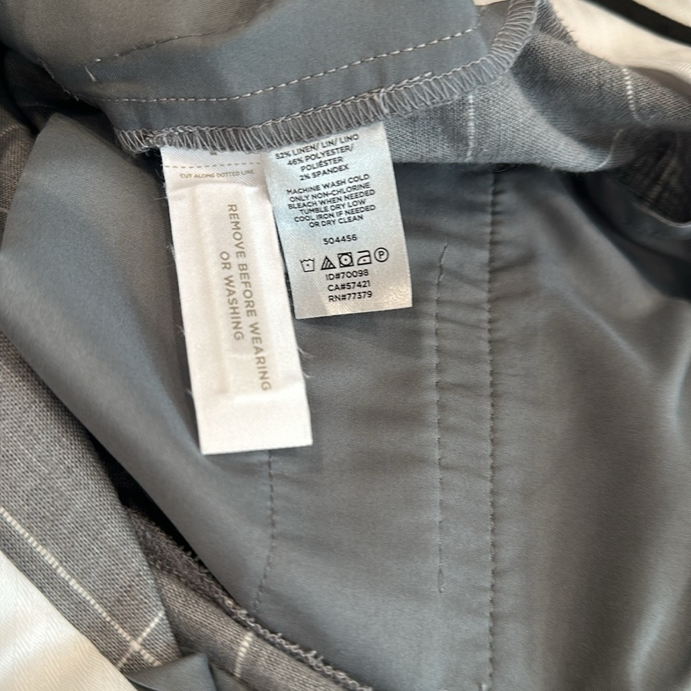 ***NWOT****Ann Taylor Grey Crop Pant - Picture 5 of 5